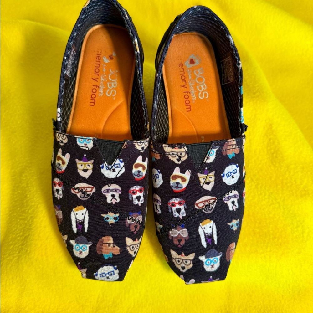 BOBS Wag Party Black Slip-Ons, sz 6, excellent condition